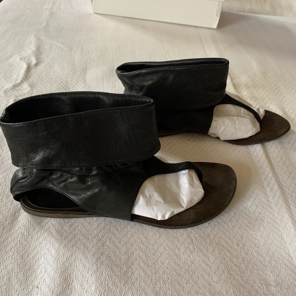 Kenneth Cole New York Cuff Black Leather Sandals
